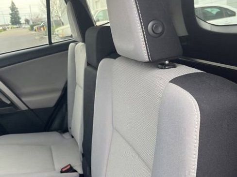 Used 2016 Toyota RAV4 XLE image 9