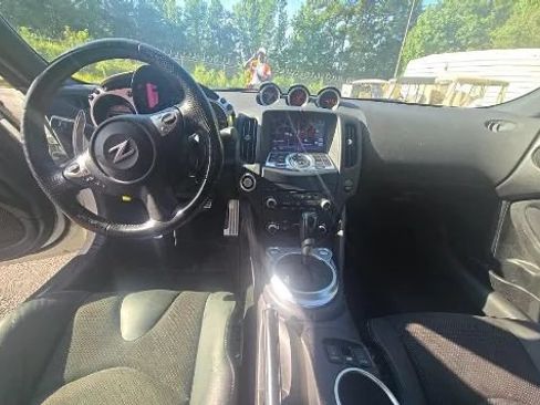 Used 2020 Nissan 370Z Touring Sport RWD image 14
