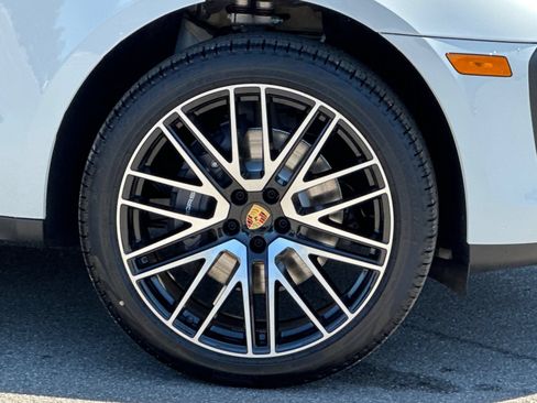 New 2026 Porsche Macan AWD/4WD image 42