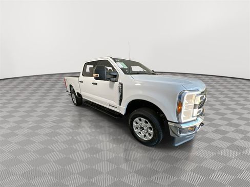 Used 2024 Ford F250 XLT image 2