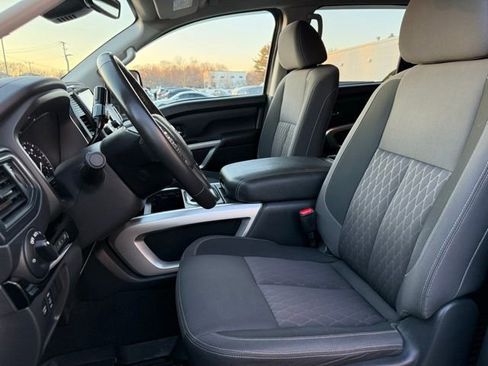 Used 2023 Nissan Titan SV w/ SV Convenience Package image 16
