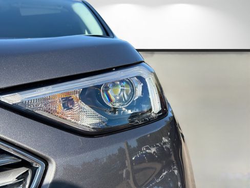 Used 2024 Ford Edge Titanium image 9