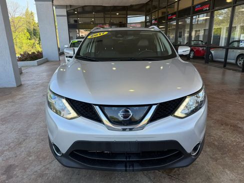 Used 2017 Nissan Rogue Sport SL w/ SL Premium Package image 2