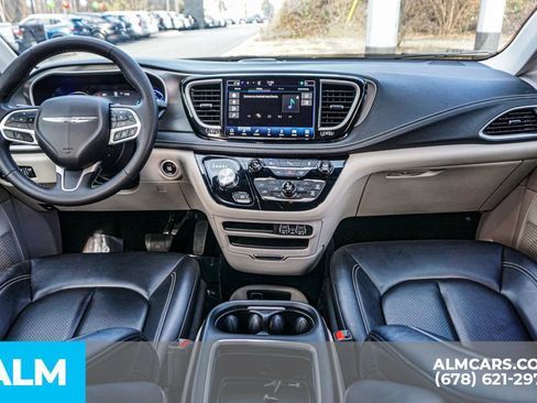 Used 2024 Chrysler Pacifica Limited FWD image 29