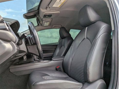 Used 2021 Toyota Camry SE image 13