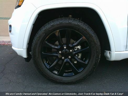 Used 2020 Jeep Grand Cherokee Altitude image 49