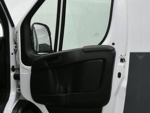 Used 2025 RAM ProMaster 2500 w/ Convenience Group image 11