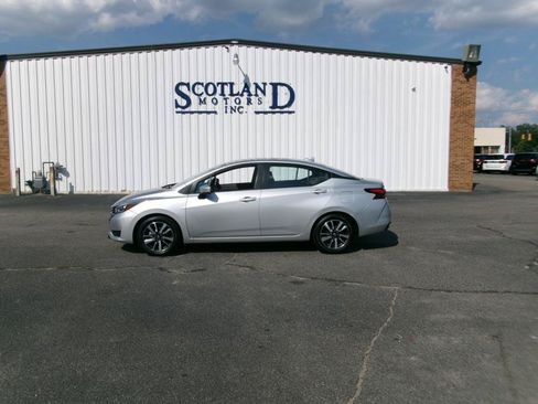 Used 2025 Nissan Versa SV FWD image 1