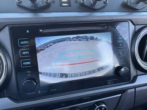 Used 2018 Toyota Tacoma TRD Off-Road w/ Technology Package AWD/4WD image 33