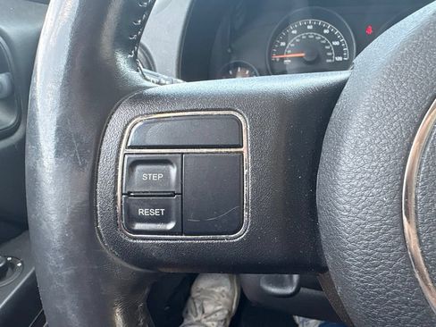 Used 2014 Jeep Patriot Latitude AWD/4WD image 15