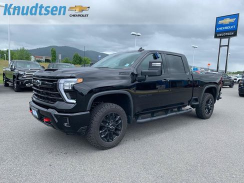 Used 2025 Chevrolet Silverado 2500 LTZ w/ Trail Boss Package AWD/4WD image 3