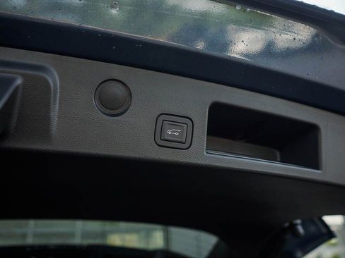 New 2026 Chevrolet Equinox LT w/ Convenience Package II AWD/4WD image 9