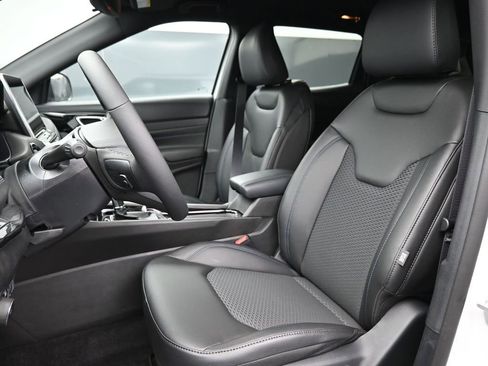 New 2026 Jeep Compass Latitude image 10