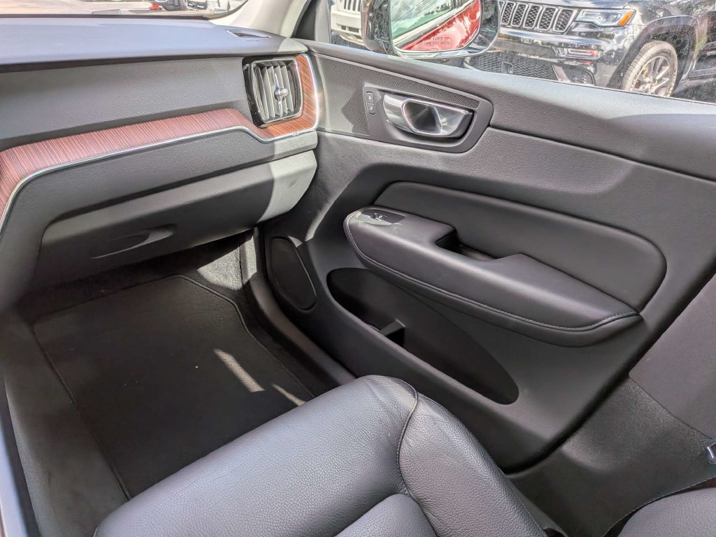 Certified 2024 Volvo XC60 B5 Plus AWD/4WD image 22
