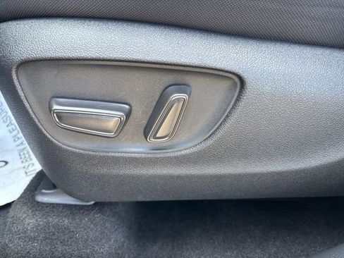 Used 2023 Toyota Highlander LE image 16