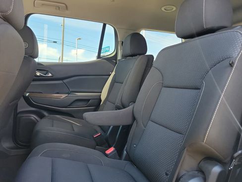 Used 2023 GMC Acadia SLE w/ Driver Convenience Package image 13