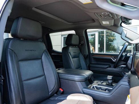 Used 2024 GMC Sierra 1500 Denali w/ Technology Package AWD/4WD image 30