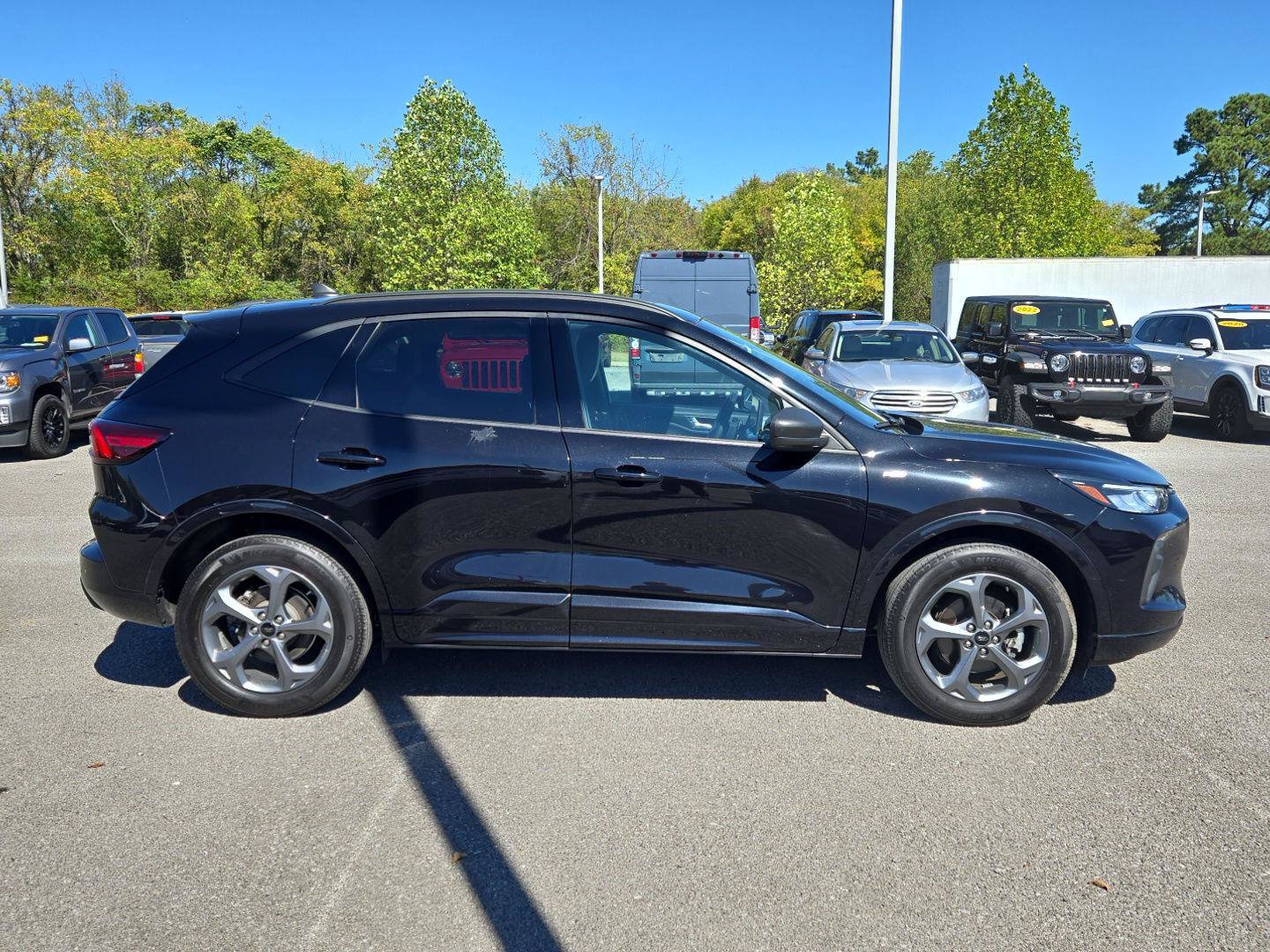 Used 2023 Ford Escape ST-Line w/ Tech Pack #1 AWD/4WD image 8
