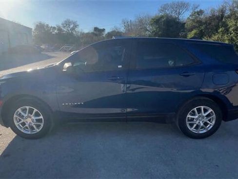 Used 2022 Chevrolet Equinox LS image 5