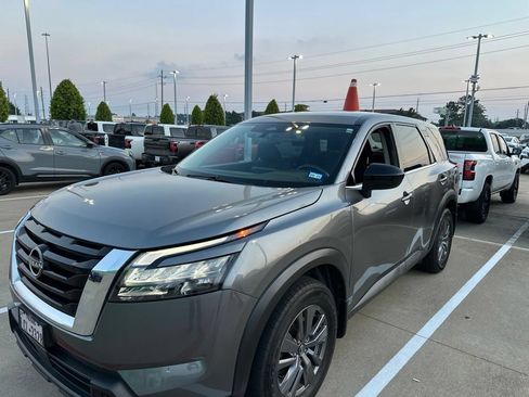 Certified 2023 Nissan Pathfinder S FWD image 1