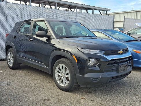 Used 2021 Chevrolet TrailBlazer LS image 2