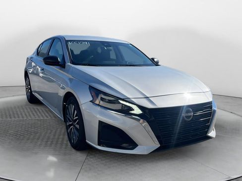 Used 2024 Nissan Altima 2.5 SV FWD image 1