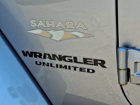 Used 2015 Jeep Wrangler Unlimited Sahara w/ Connectivity Group AWD/4WD image 29