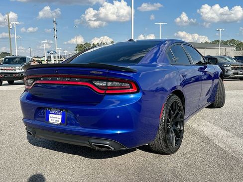Used 2018 Dodge Charger SXT w/ Blacktop Package image 7