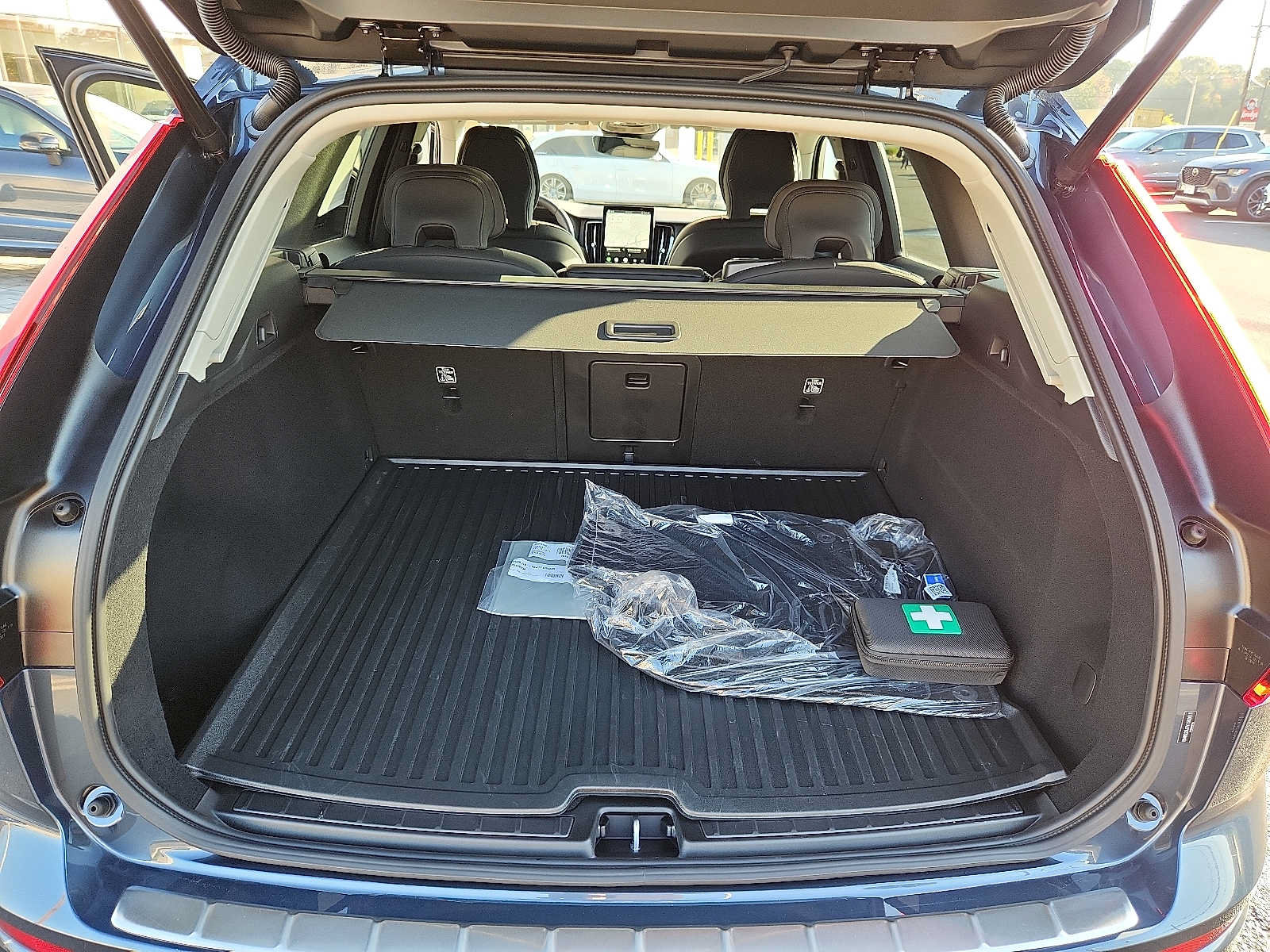 Used 2027 Volvo XC60 B5 Core AWD/4WD image 26