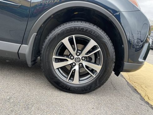 Used 2018 Toyota RAV4 XLE AWD/4WD image 11