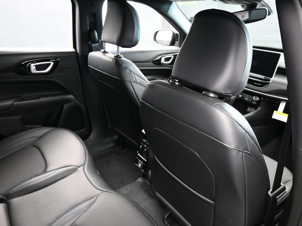 New 2026 Jeep Compass Latitude AWD/4WD image 36