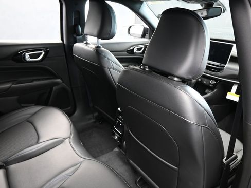 New 2026 Jeep Compass Latitude image 36