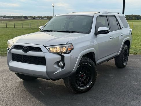 Used 2017 Toyota 4Runner SR5 Premium image 1