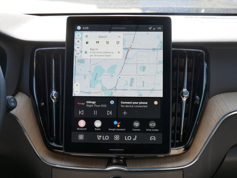 New 2026 Volvo XC60 B5 Plus w/ Climate Package image 8