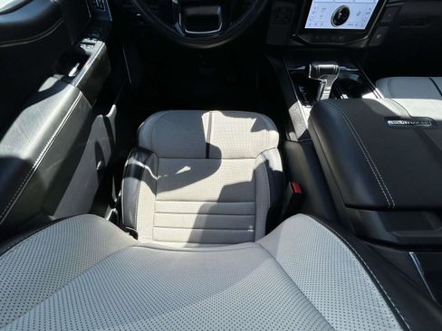 Used 2023 Ford F150 Lightning Platinum image 15