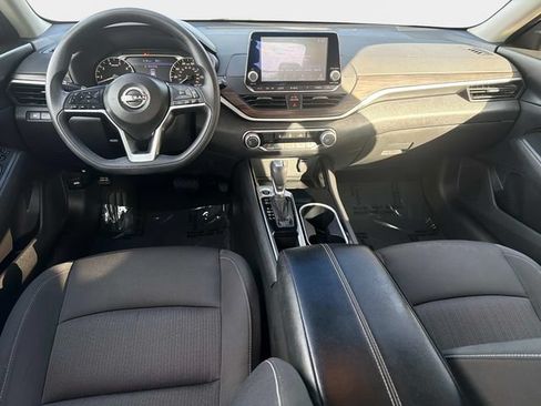 Used 2024 Nissan Altima 2.5 SV FWD image 15