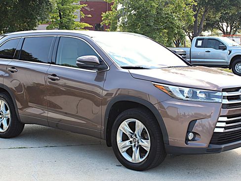 Used 2018 Toyota Highlander Limited AWD/4WD image 7