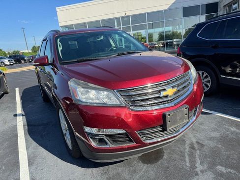 Used 2017 Chevrolet Traverse LT w/ Style and Technology Package AWD/4WD image 3