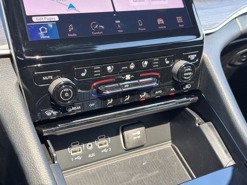 Used 2024 Jeep Grand Cherokee Limited w/ Luxury Tech Group II AWD/4WD image 24