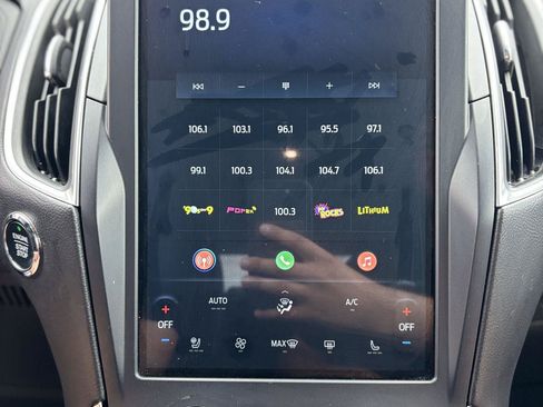 Used 2024 Ford Edge Titanium AWD/4WD image 25