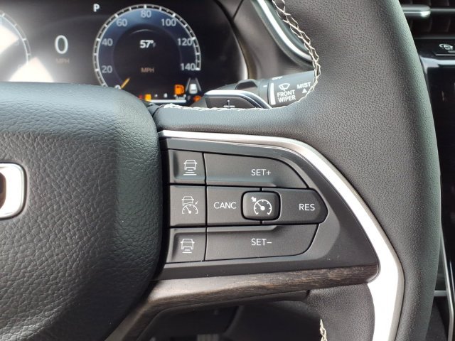 Used 2025 Jeep Grand Cherokee Limited AWD/4WD image 17