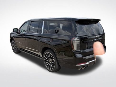 Used 2025 Chevrolet Suburban High Country AWD/4WD image 5
