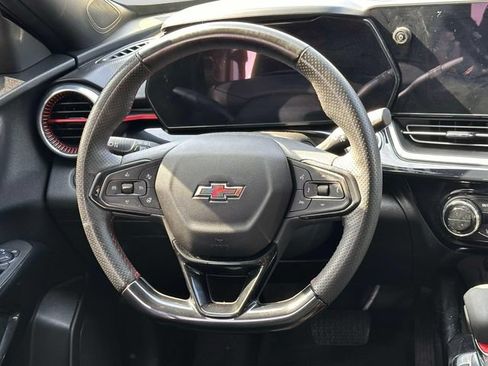 Used 2025 Chevrolet Trax RS w/ Driver Confidence Package FWD image 16