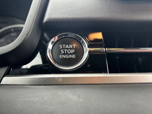 Used 2024 Mitsubishi Outlander SE image 32