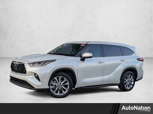 Used 2023 Toyota Highlander Limited image 1