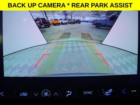 Used 2025 Chevrolet Traverse LT image 10