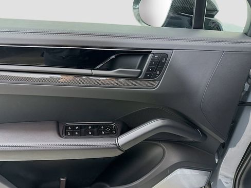 Used 2024 Porsche Cayenne Turbo GT image 19