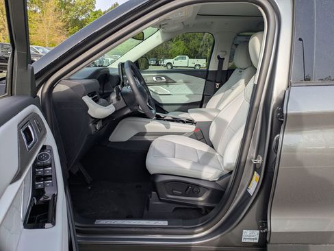 New 2026 Ford Explorer Platinum image 12