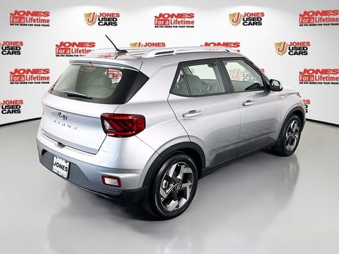Certified 2023 Hyundai Venue SEL FWD image 17