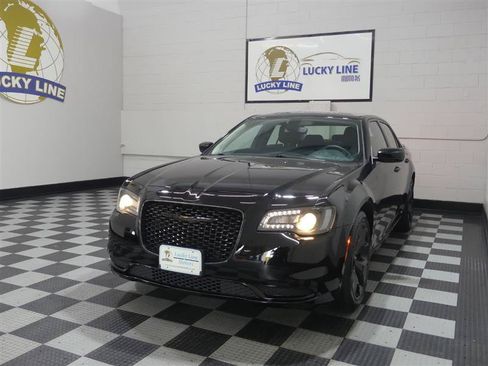 Used 2023 Chrysler 300 Touring w/ Sport Appearance Package RWD image 4